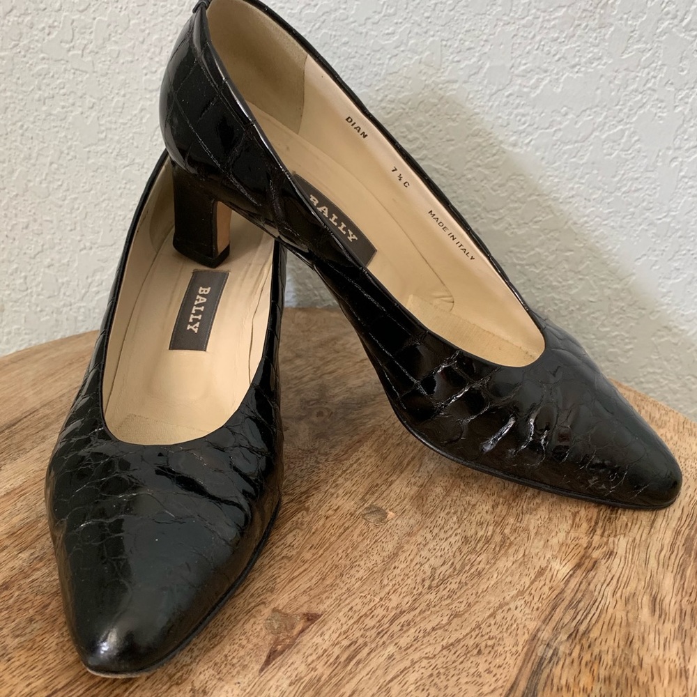 Bally Alligator Print 2.5” Heel Dress Pumps 7.5C